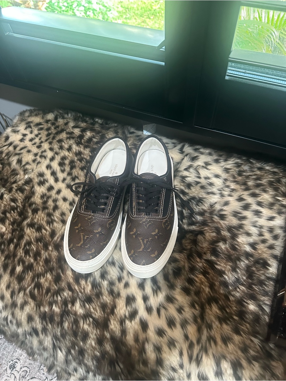 Louis Vuitton Richelieu Brown/Black Lace Up Sneaker-Men’s 7.5/Women’s 9-9.5 - Picture 3 of 9